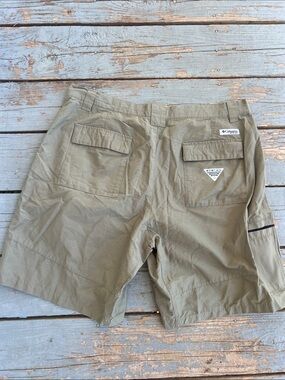 Columbia Men's size 38 Olive/Tan Cargo Shorts
